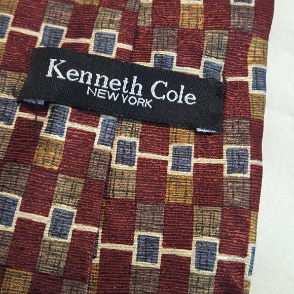 Kenneth Cole Tie Great Condition - Picture 4 of 6
